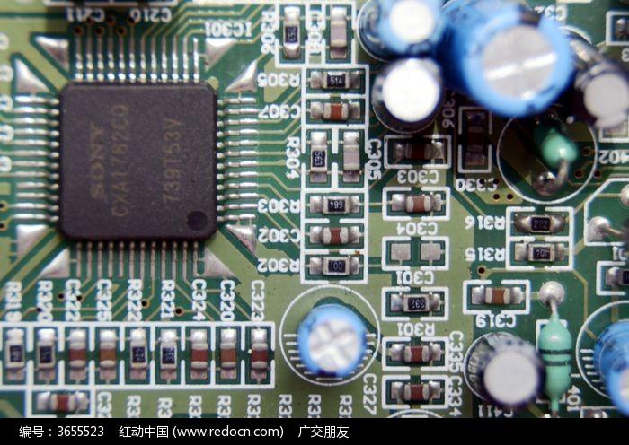 电子产品集成电路板上的电子硬件特写图片